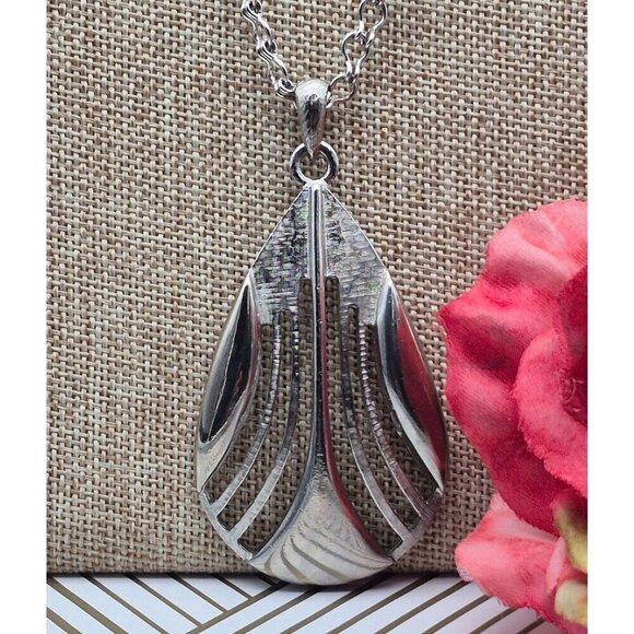 Sarah Coventry Vintage Silver Tone Open Works Teardrop Pendant Necklace - Picture 3 of 7